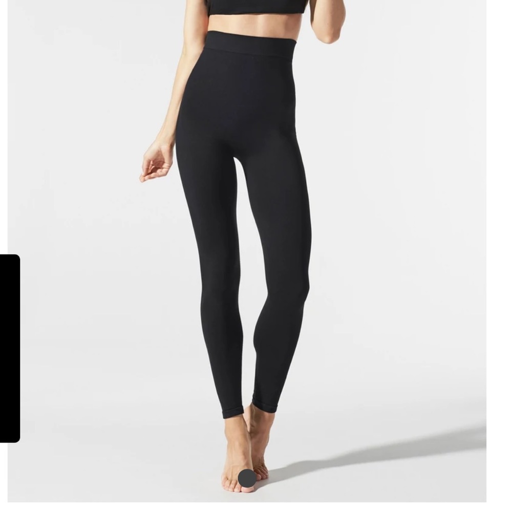 Blanqi Everyday Highwaist Postpardum + Nursing Support Leggings.